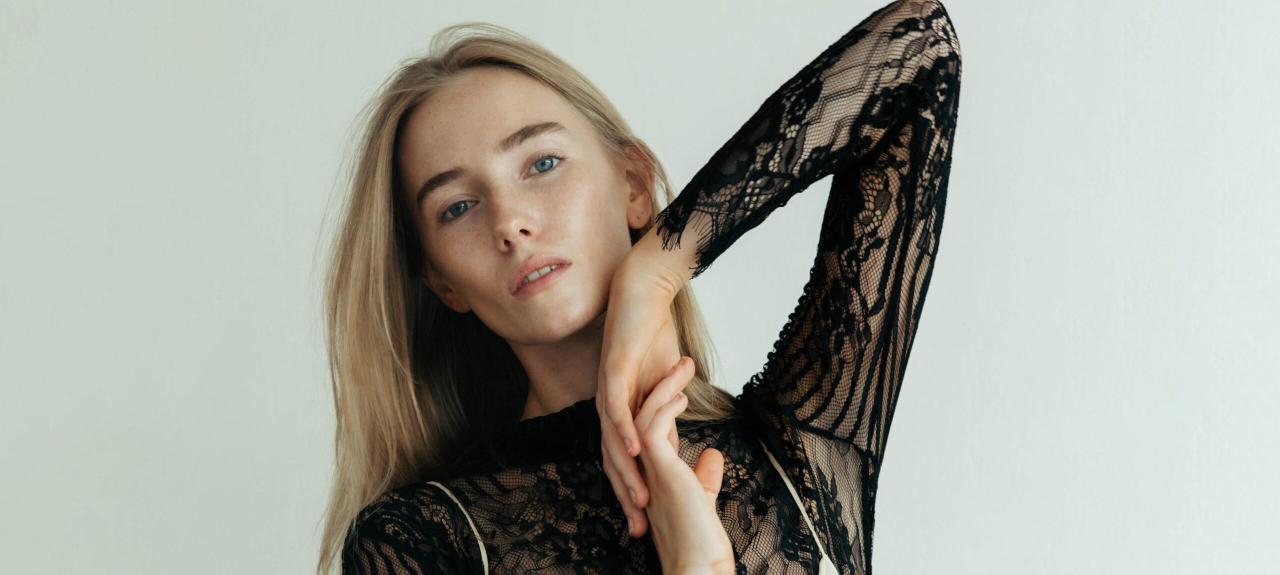 Mia McConnell photographed by Madeleine Barklimore of Mbark.studio in Brisbane